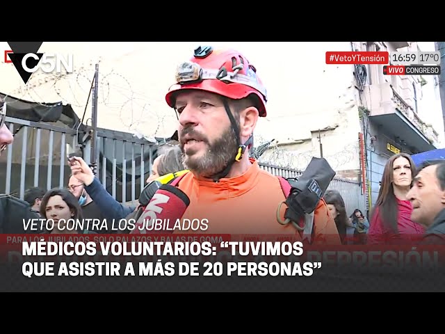 ⁣MÉDICOS VOLUNTARIOS asistieron a HERIDOS en la REPRESIÓN frente al CONGRESO