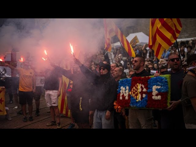 ⁣Journée nationale de la Catalogne : des milliers de personnes dans les rues espagnoles