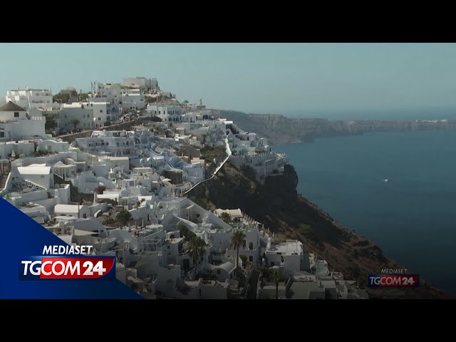 ⁣Overtourism Grecia, la tassa di 20 euro sui passeggeri delle crociere per Santorini e Mykonos