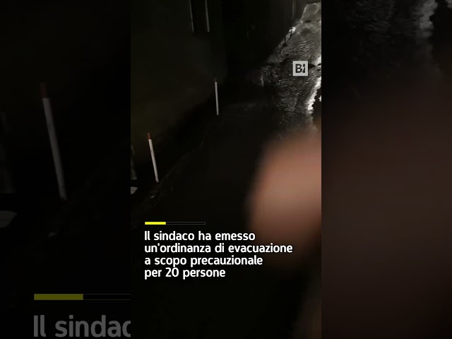 ⁣Paura a Gragnano (Napoli), frana dopo le forti piogge