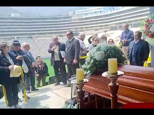 ⁣Roberto Chale: Exfutbolistas e hinchas acudieron al Monumental para despedirse del ídolo crema