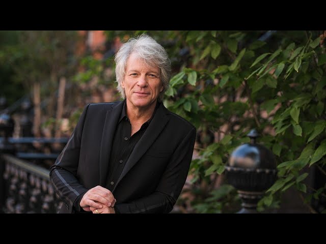 ⁣Bon Jovi helps talk woman off bridge ledge