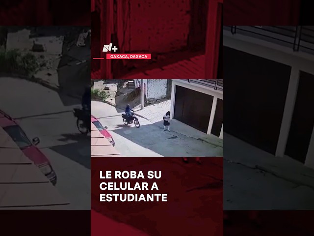 ⁣Motociclista le roba celular a estudiante - N+ #Shorts