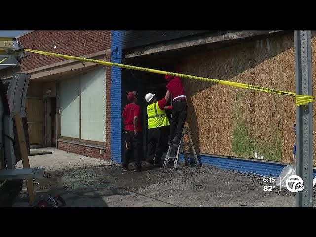 ⁣Devastating fire destroys prominent Oak Park streetwear business