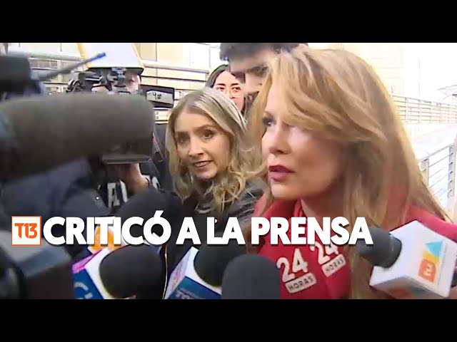 ⁣Así fue la caótica llegada de Cathy Barriga a su reformalización: Criticó a la prensa