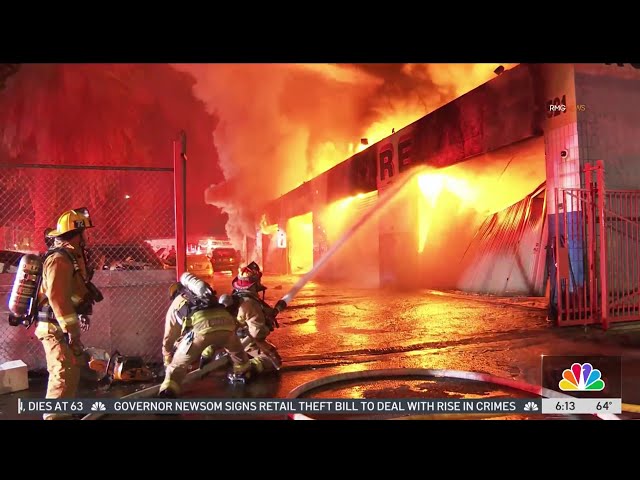 ⁣Canoga Park fire destroys auto body shop