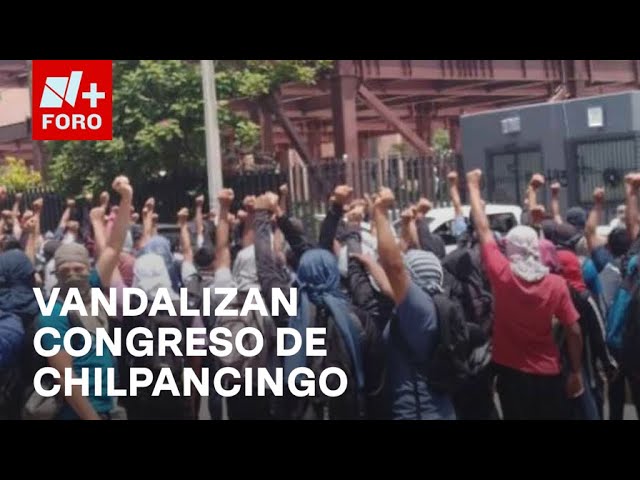 ⁣Normalistas de Ayotzinapa Vandalizan el Congreso de Chilpancingo - Paralelo 23