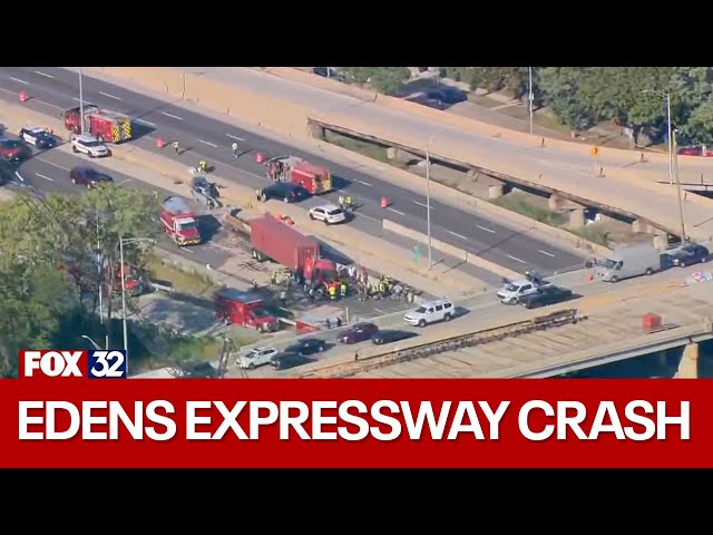 ⁣Multi-vehicle crash, oil spill shuts down Edens Expressway