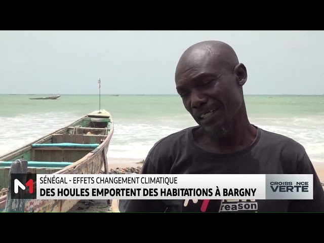 ⁣Sénégal : des houles emportent des habitations à Bargny