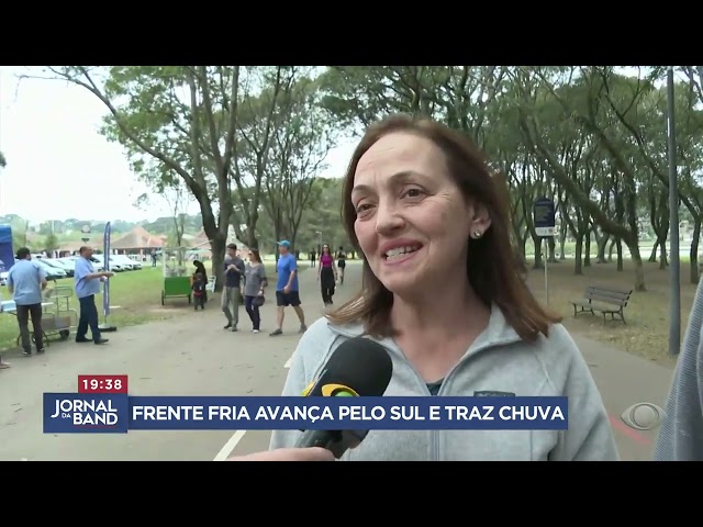 ⁣Frente fria avança e traz chuva em algumas cidades