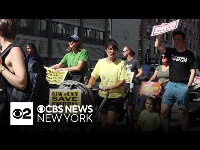 ⁣Parents with strollers rally in favor of congestion pricing in NYC