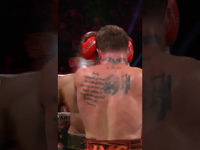 ⁣BOMBAZO  'Canelo' CONECTÓ Y TIRÓ a Berlanga #shorts