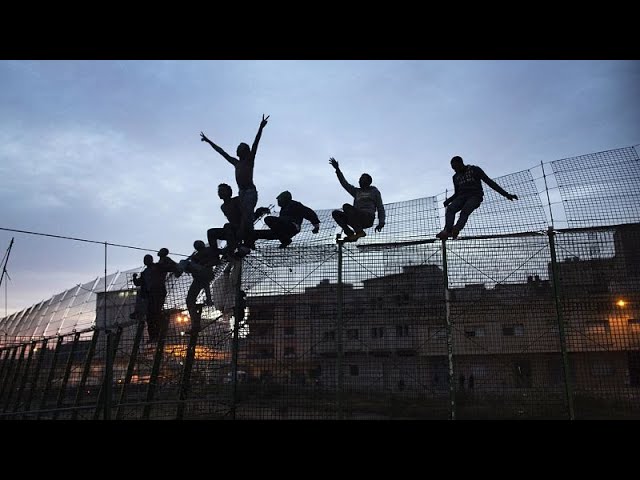 ⁣Ceuta: Mehr als 200 Menschen versuchen, spanischen Grenzzaun zu stürmen