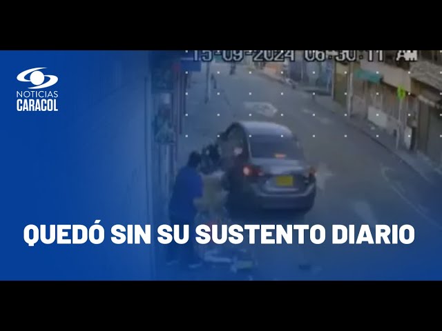 ⁣Señora que vende tintos casi es atropellada por borracho: le destruyó el carrito