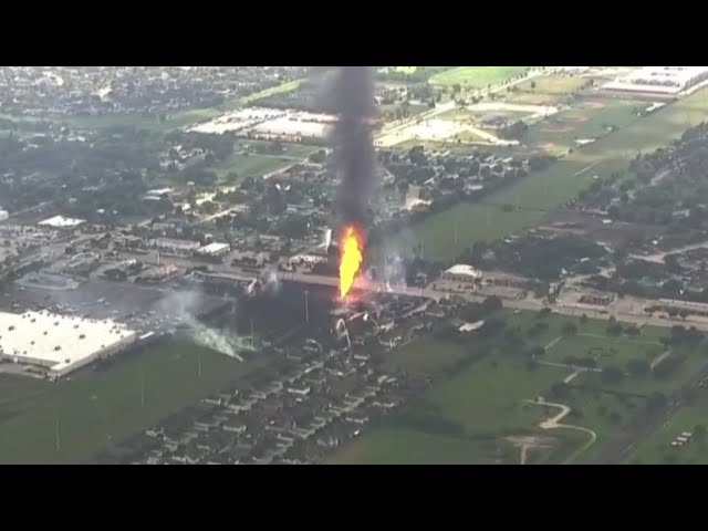 ⁣Pillar of fire burns above suburban neighbourhood in Texas