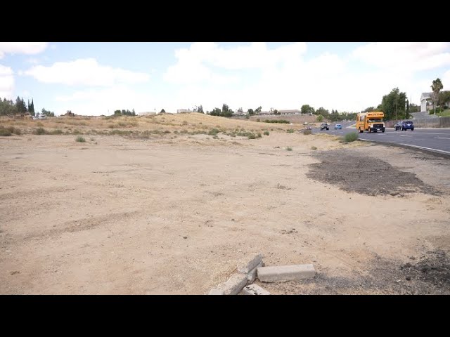 ⁣Neighbors in Northeast Bakersfield upset over rezoning of vacant lot