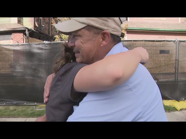 ⁣Mail carriers hailed as heroes after alerting families to house fire