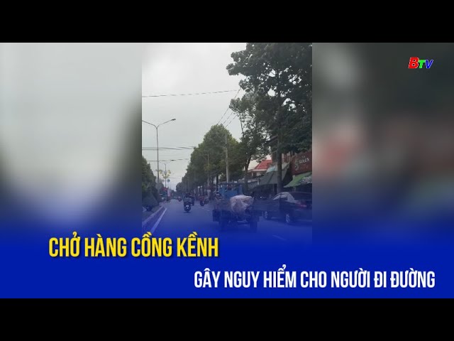 ⁣Chở hàng cồng kềnh gây nguy hiểm cho người đi đường