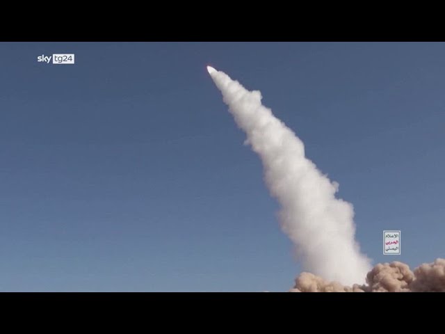 ⁣Houthi mostrano missile ipersonico contro Israele