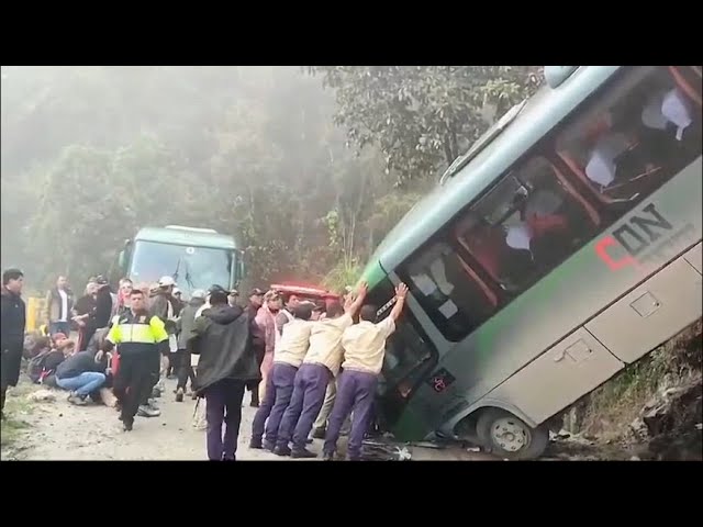 ⁣Precipita bus turistico in Perù, italiani tra i feriti