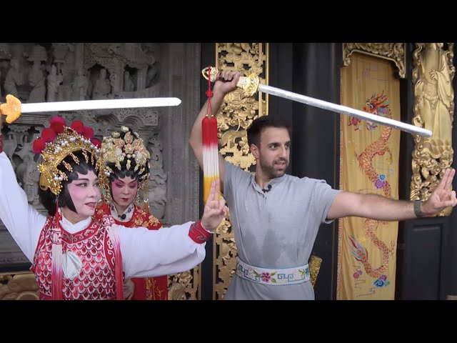 ⁣Cantonese opera 101: Up-close with pro performers