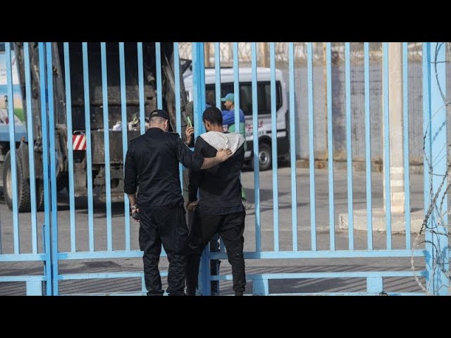 ⁣Migrants clash with Moroccan police for third night in a row as they attempt to enter Ceuta