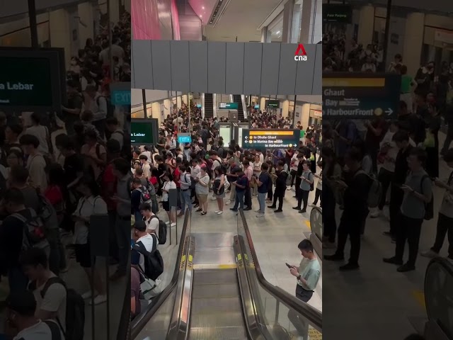 ⁣Circle Line train service disrupted by power fault