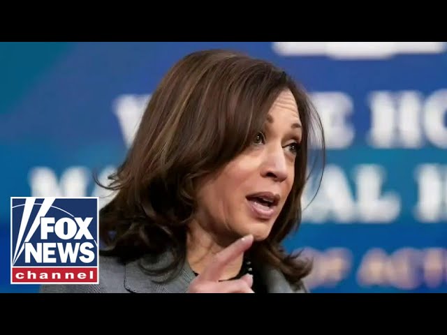 ⁣'DANGER ZONE': CNN sounds alarm on Harris' chances