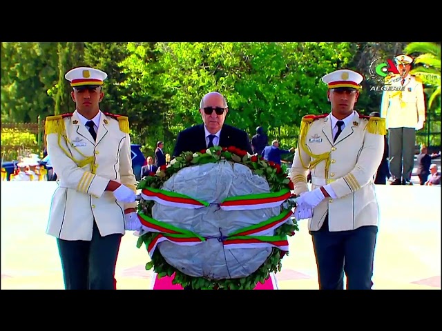 ⁣Le Président de la République a déposé une gerbe de fleur au sanctuaire des martyrs