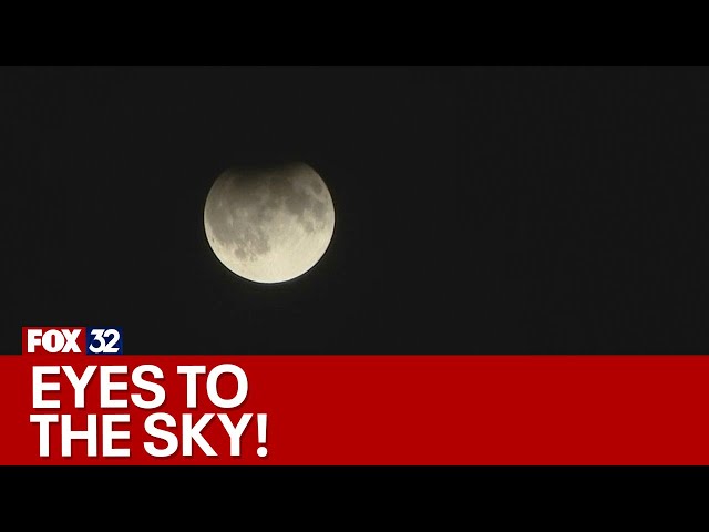 ⁣A partial lunar eclipse visible in Chicago area