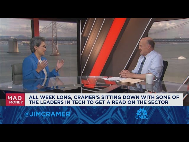 ⁣AMD CEO Lisa Su goes one-on-one with Jim Cramer