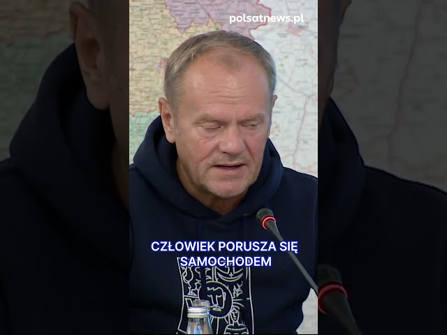 ⁣"Ten człowiek udaje wojskowego". Tusk ostrzega mieszkańców