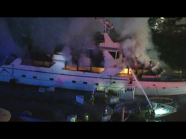 ⁣WATCH: 30-metre yacht goes up in flames in California