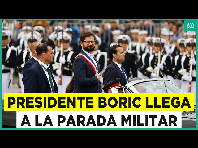 En el clásico Ford Galaxy: Presidente Boric llega a la Gran Parada Militar 2024