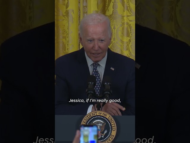 ⁣President Biden jokingly asks Jessica Alba for a job #Shorts