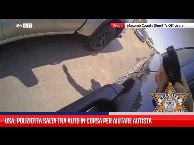 ⁣USA, poliziotta salta tra auto in corsa per aiutare autista