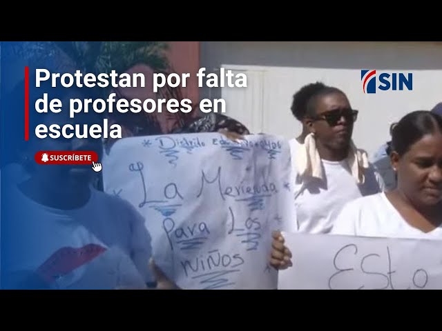 ⁣Protestan por falta de profesores en escuela del Carril