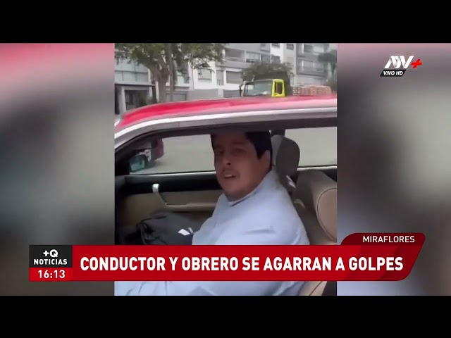 ⁣Conductor se agarra a golpes con obrero por no darle pase a calle clausurada por obras