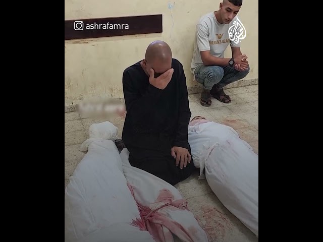 ⁣"يا رب عوضني فيكم".. فلسطيني يودع أبناءه الشهداء في غزة