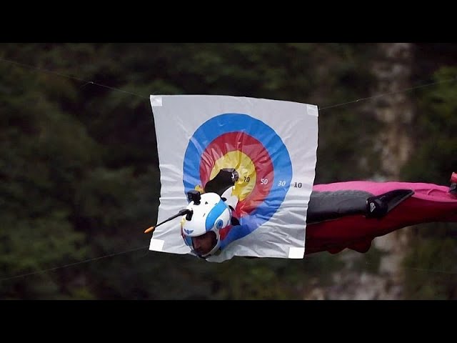 ⁣No Comment : un français s'envole vers la victoire au championnat de Wingsuit