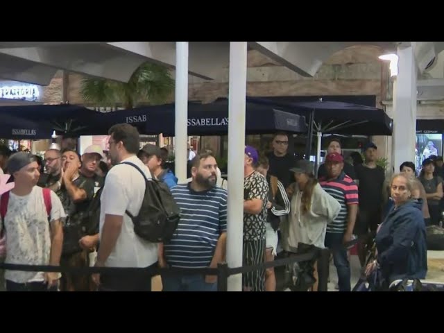 ⁣Long line forms outside Apple store on Miami Beach for new iPhone 16