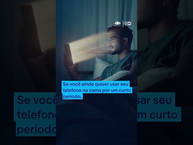 ⁣Usar celular antes de dormir pode atrapalhar a qualidade do sono?