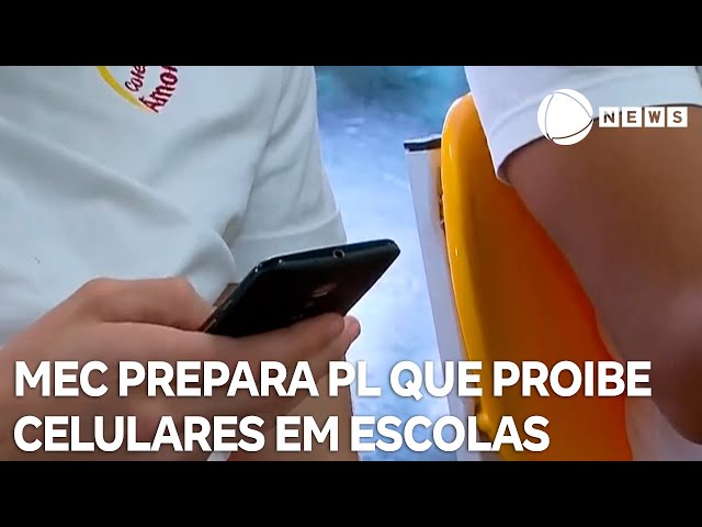 ⁣MEC prepara PL que proibirá celulares em escolas