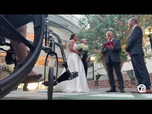 ⁣'An incredible blessing': Couple gets married at Royal Oak hospital so mom can attend