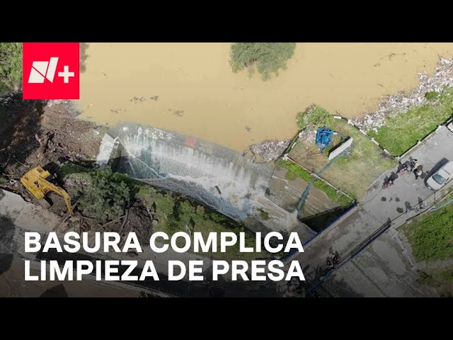 Enorme tapón de basura complica desfogue de la presa Los Cuartos en Naucalpan - En Punto