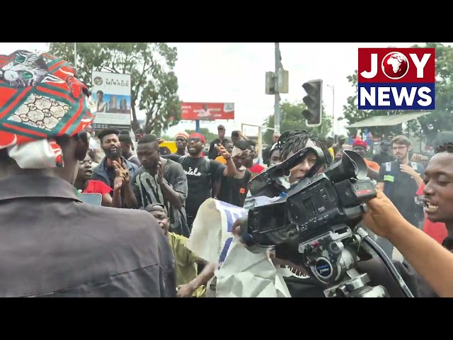 ⁣Protesters set fire to campaign banners of NPP's Mahamudu Bawumia. #JoyNews #StopGalamseyNow