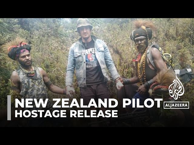 ⁣New Zealand pilot Phillip Mehrtens freed by Papua rebels after 19 months