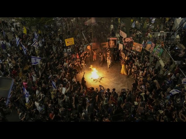 Thousands march in Tel Aviv demanding hostage deal