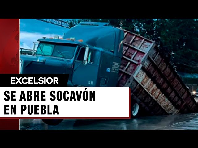 Se abre socavón en Puebla y casi se traga un tractocamión