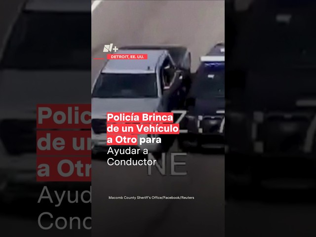 ⁣Policía brinca de un vehículo a otro para ayudar a conductor - N+ #Shorts